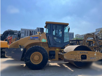 Kompaktor XCMG XS143J