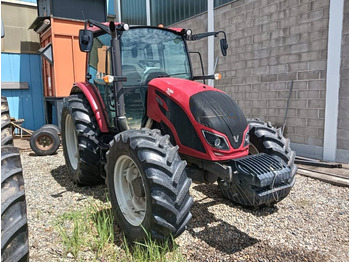 Traktor VALTRA A114