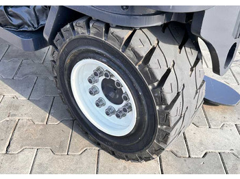 4-vägstruck Combilift C4000 / TRIPLEX / 4900MM / GAS / FREE LIFT / FORK SIDE SHIFT / LIKE NEW: bild 5