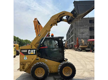 Kompaktlastare/ Slirstyrda lastare CATERPILLAR 226B