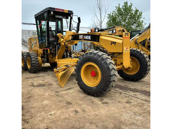 Väghyvel CATERPILLAR 140K