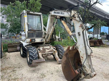 Grävmaskin på däck MECALAC