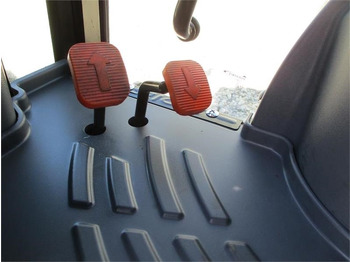 Traktor Solis 26 HST med kabine og Industrihjul: bild 3