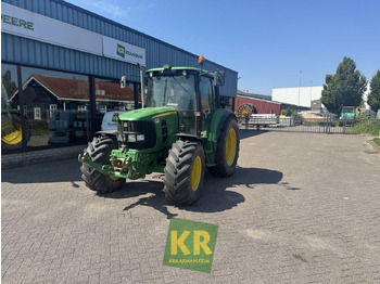 Traktor JOHN DEERE 6130