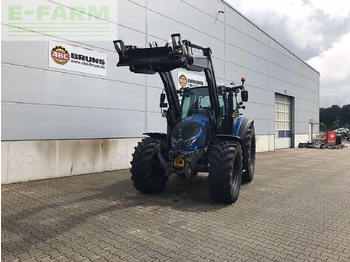 Traktor VALTRA