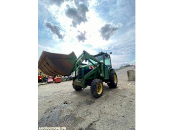 Traktor JOHN DEERE