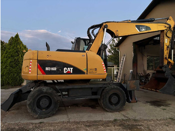 Grävmaskin på däck CATERPILLAR M316D