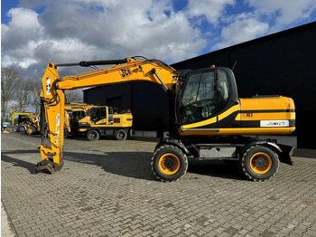Grävmaskin på däck JCB JS175W