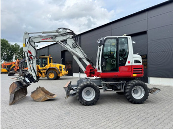 Grävmaskin på däck TAKEUCHI