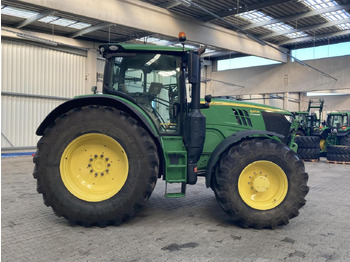 Traktor John Deere 6215R: bild 4