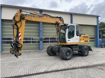 Grävmaskin på däck LIEBHERR A 900