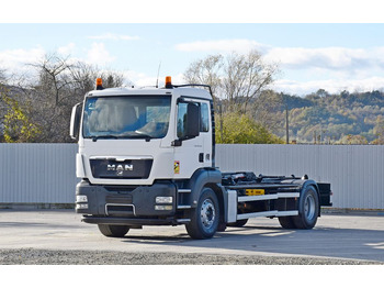 Lastväxlare lastbil MAN TGS 18.320