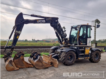 Grävmaskin på däck JCB