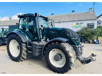 Traktor VALTRA T214