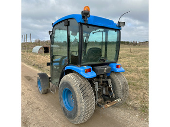 Kommunaltraktor New Holland TC27D: bild 4