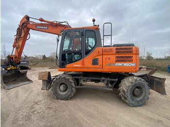 Grävmaskin på däck DOOSAN DX160W-3