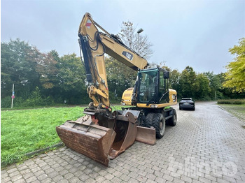 Grävmaskin på däck CATERPILLAR M318D