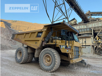 Terränggående truck CATERPILLAR