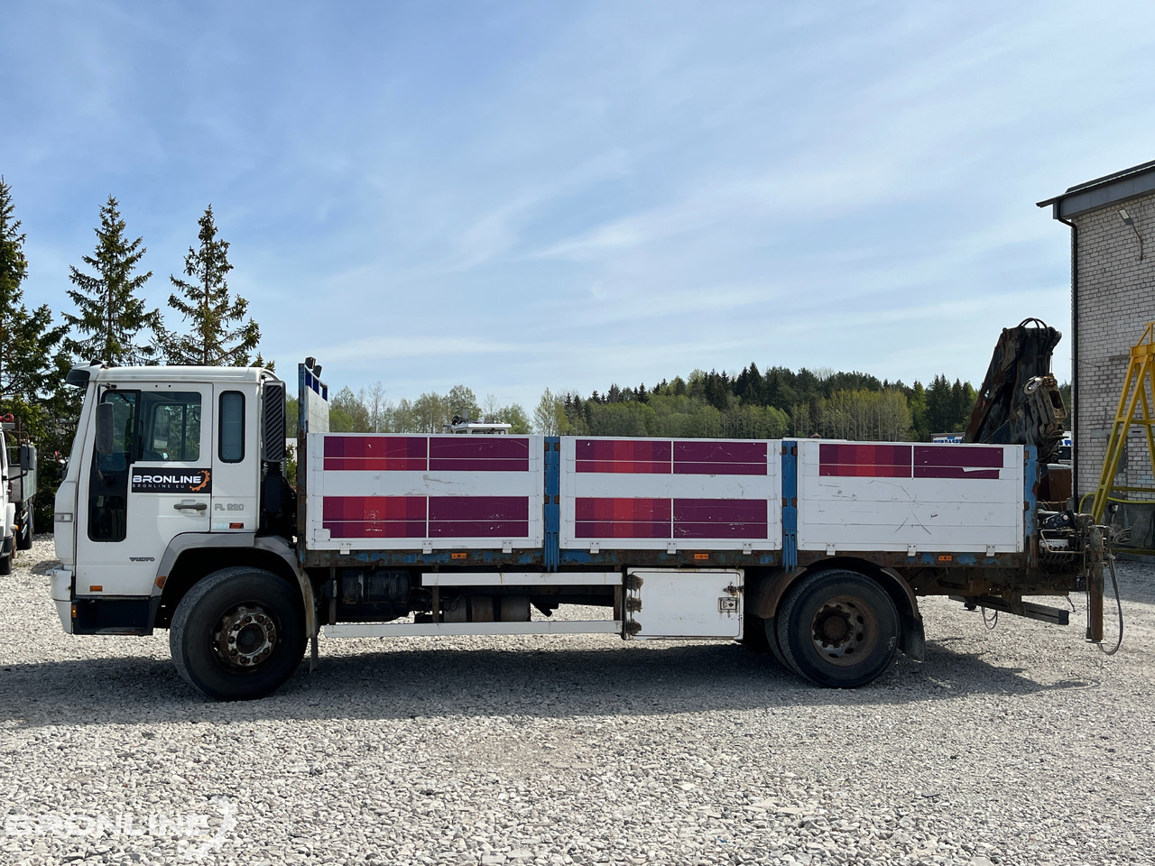 2000 Volvo FL220 4x2 + Hiab 102-4 - Övrig maskin: bild 3 2000 Volvo FL220 4x2 + Hiab 102-4 - Övrig maskin: bild 3