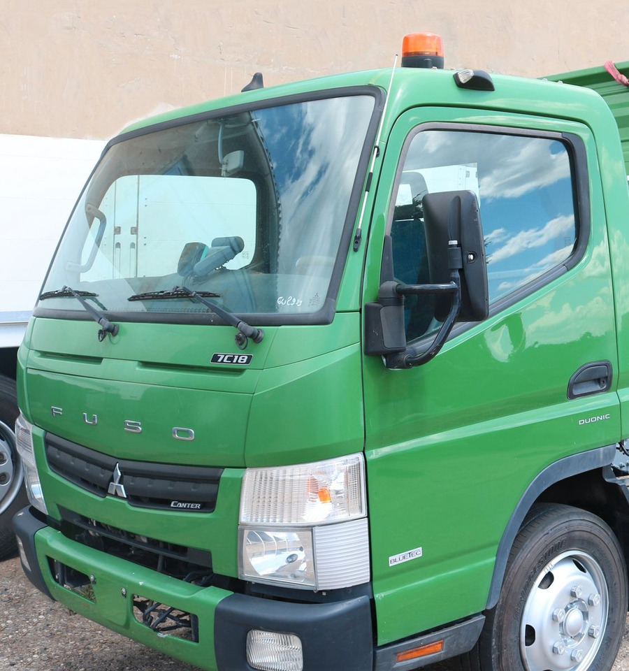 FUSO 7C18 / 3-S. Kipper + Kran + Funk - Transportbil med tippflak: bild 2 FUSO 7C18 / 3-S. Kipper + Kran + Funk - Transportbil med tippflak: bild 2