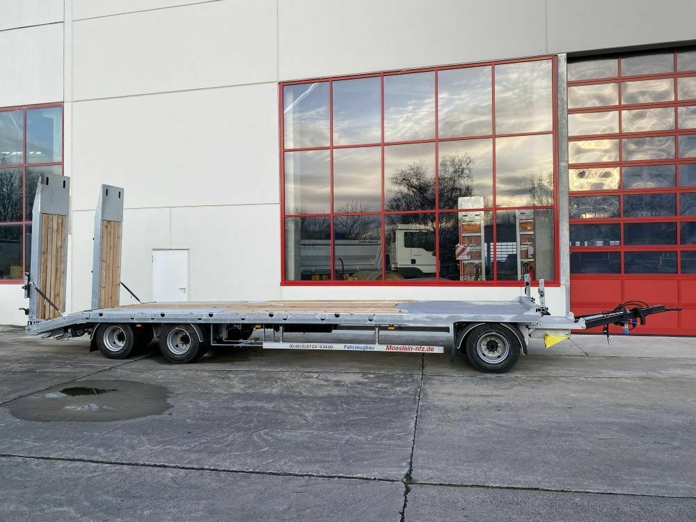 Möslein 3 Achs Tieflader mit gerader Ladefläche 8,10 m, - Låg lastare trailer: bild 1 Möslein 3 Achs Tieflader mit gerader Ladefläche 8,10 m, - Låg lastare trailer: bild 1