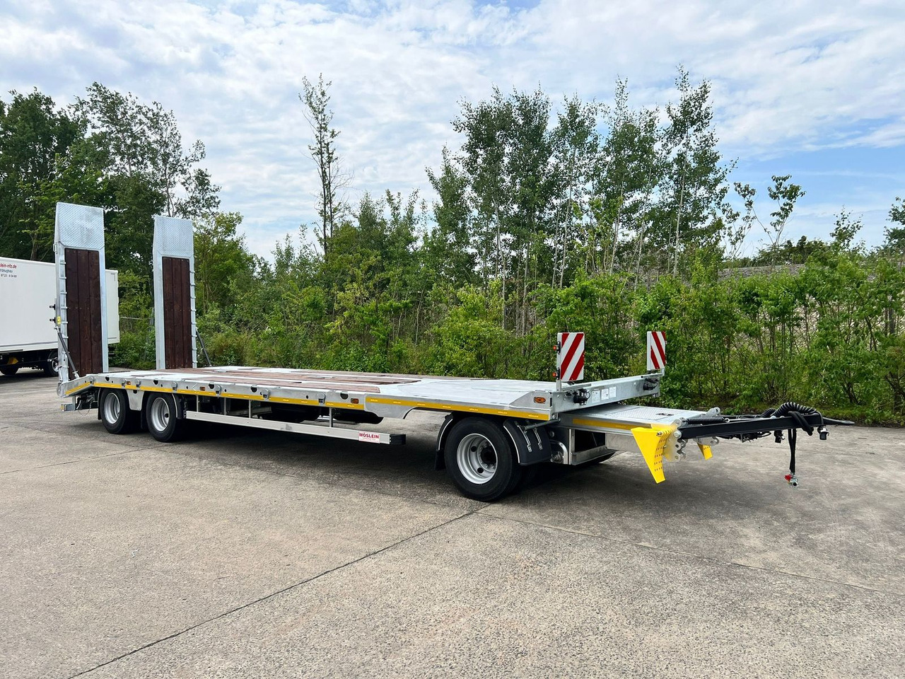 Möslein 3 Achs Tieflader mit gerader Ladefläche 9 m, Ne - Låg lastare trailer: bild 2 Möslein 3 Achs Tieflader mit gerader Ladefläche 9 m, Ne - Låg lastare trailer: bild 2