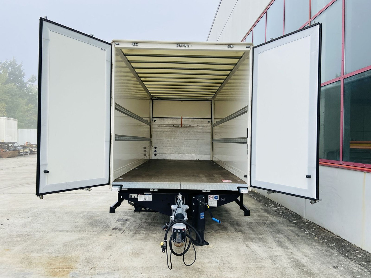 Möslein Tandem Koffer, Ladebordwand 1,5 t + Durchladbar - Skåpsläp: bild 5 Möslein Tandem Koffer, Ladebordwand 1,5 t + Durchladbar - Skåpsläp: bild 5