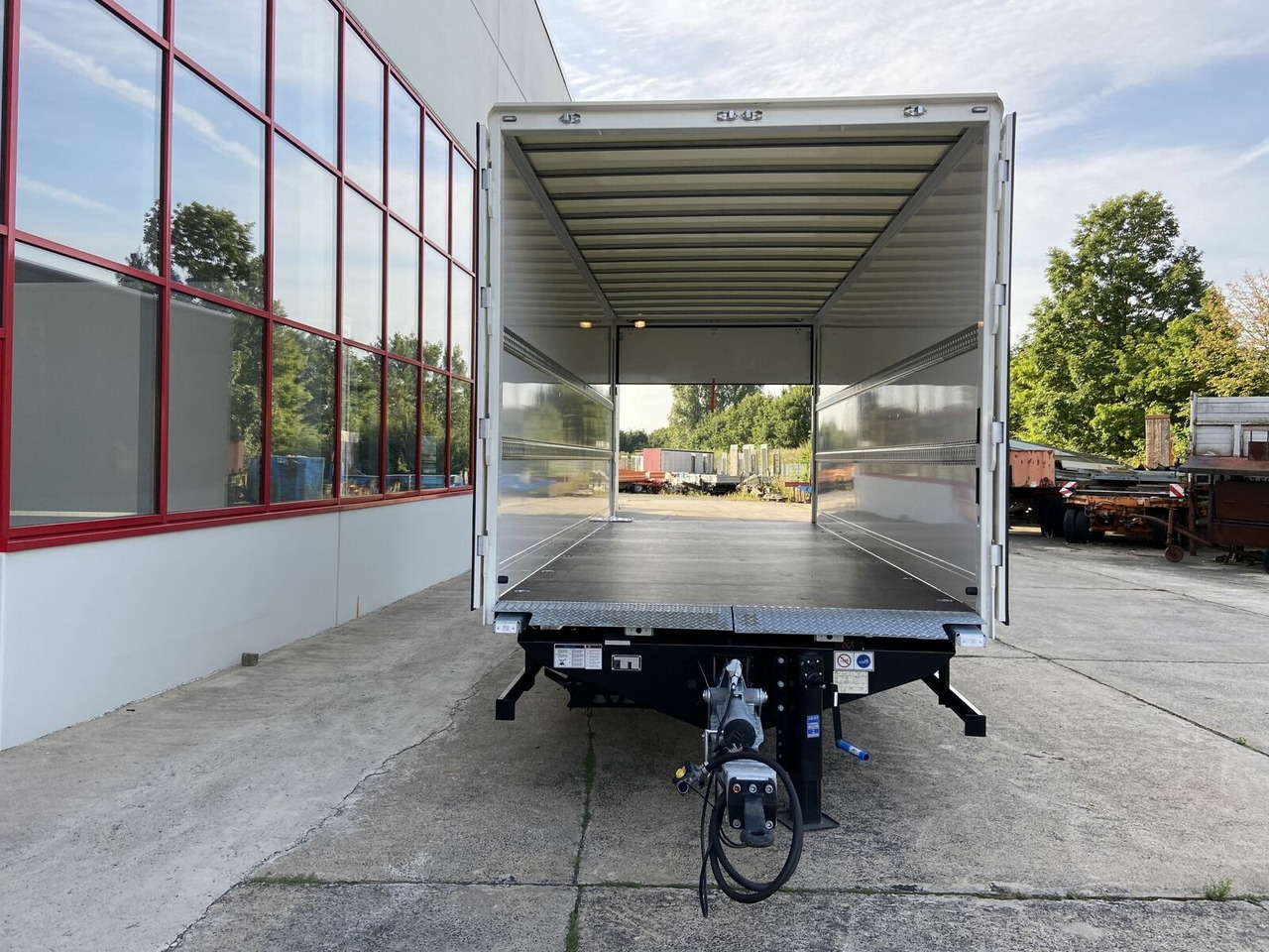 Möslein Tandem Koffer, Ladebordwand 1,5 t + Durchladbar - Skåpsläp: bild 3 Möslein Tandem Koffer, Ladebordwand 1,5 t + Durchladbar - Skåpsläp: bild 3