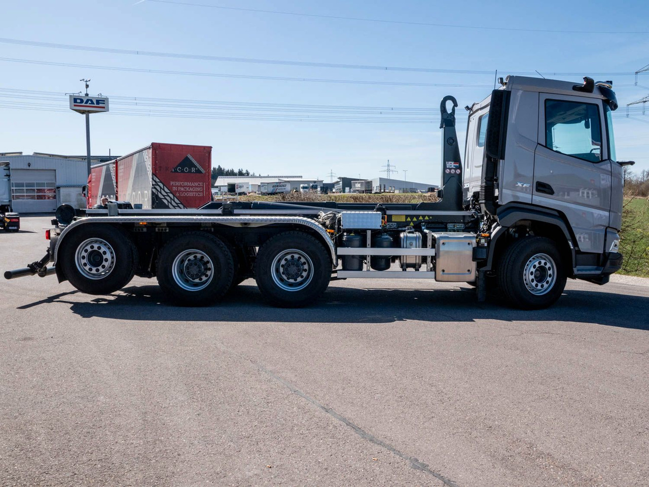 DAF XF 530 FAW mit VDL Abrollkipper DAF XF 530 FAW mit VDL Abrollkipper - Lastväxlare lastbil: bild 4 DAF XF 530 FAW mit VDL Abrollkipper DAF XF 530 FAW mit VDL Abrollkipper - Lastväxlare lastbil: bild 4