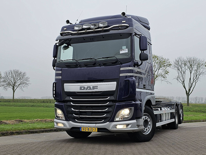 DAF XF 510 6X2 FAN STEERAXLE - Lastbil med kabelsystem: bild 1 DAF XF 510 6X2 FAN STEERAXLE - Lastbil med kabelsystem: bild 1