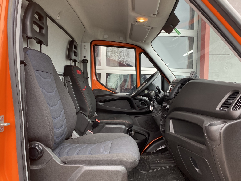 Interior photo 1: Volymskåp Iveco Daily 35S14 MAXI 4,35m Thermokoffer Klima Kamera