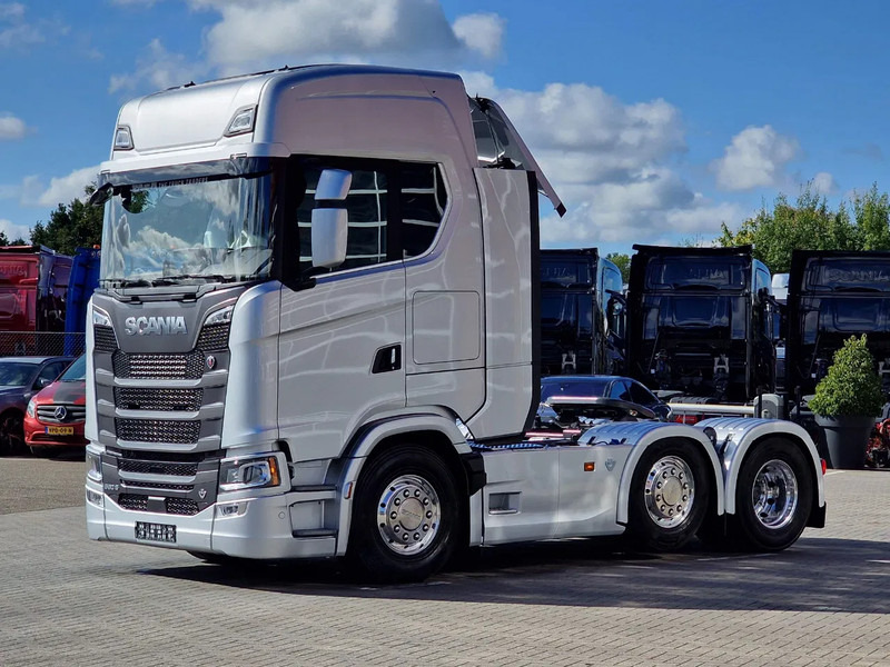 Scania 660S V8 NGS Highline 6x2/4 - New - Full spec - Retarder - Night clima - Led - Leather - Navi - Dragbil: bild 3 Scania 660S V8 NGS Highline 6x2/4 - New - Full spec - Retarder - Night clima - Led - Leather - Navi - Dragbil: bild 3