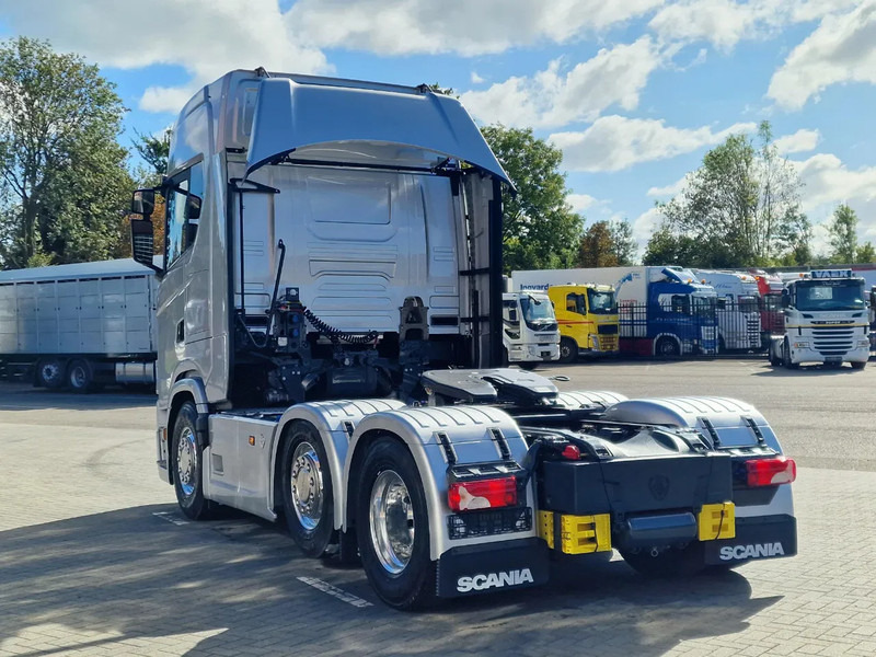 Scania 660S V8 NGS Highline 6x2/4 - New - Full spec - Retarder - Night clima - Led - Leather - Navi - Dragbil: bild 5 Scania 660S V8 NGS Highline 6x2/4 - New - Full spec - Retarder - Night clima - Led - Leather - Navi - Dragbil: bild 5