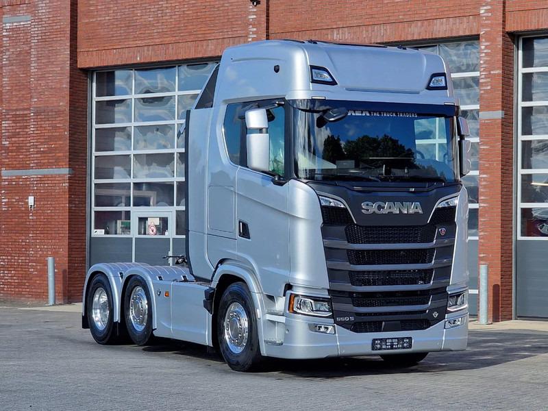 Scania 660S V8 NGS Highline 6x2/4 - New - Full spec - Retarder - Night clima - Led - Leather - Navi - Dragbil: bild 1 Scania 660S V8 NGS Highline 6x2/4 - New - Full spec - Retarder - Night clima - Led - Leather - Navi - Dragbil: bild 1