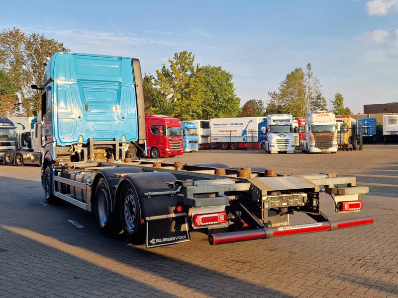 Mercedes-Benz Actros 2553 6x2 - BDF - Retarder - 4.90 WB - Loadlift - Full air - Containerbil/ Växelflak lastbil: bild 5 Mercedes-Benz Actros 2553 6x2 - BDF - Retarder - 4.90 WB - Loadlift - Full air - Containerbil/ Växelflak lastbil: bild 5