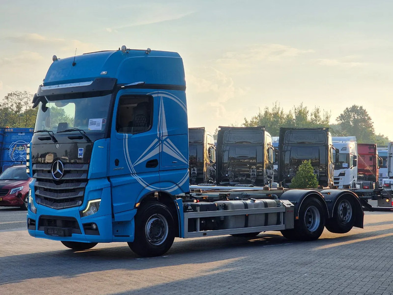 Mercedes-Benz Actros 2553 6x2 - BDF - Retarder - 4.90 WB - Loadlift - Full air - Containerbil/ Växelflak lastbil: bild 3 Mercedes-Benz Actros 2553 6x2 - BDF - Retarder - 4.90 WB - Loadlift - Full air - Containerbil/ Växelflak lastbil: bild 3