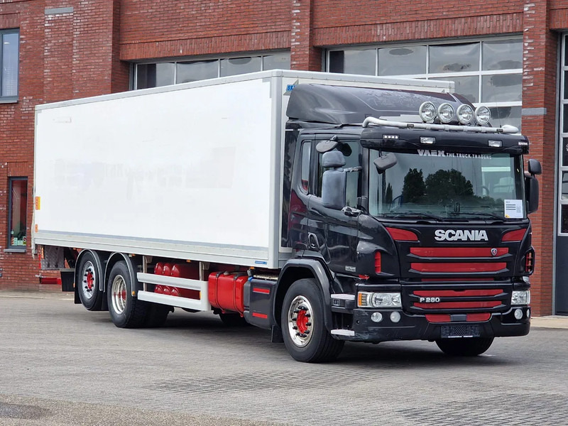 Scania P280 6x2*4 - Box - Loadlift - Low KM - Steering axle - Euro 6 - Full air - Lastbil med skåp: bild 1 Scania P280 6x2*4 - Box - Loadlift - Low KM - Steering axle - Euro 6 - Full air - Lastbil med skåp: bild 1
