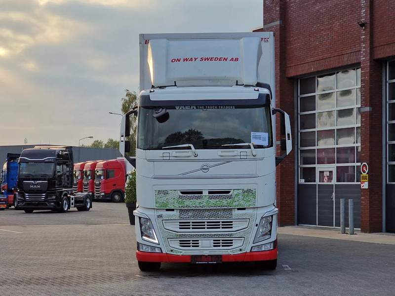 Volvo FH 13.460 lowroof 6x2 - Box with Sidedoors - 480 WB - Full air - Lastbil med skåp: bild 2 Volvo FH 13.460 lowroof 6x2 - Box with Sidedoors - 480 WB - Full air - Lastbil med skåp: bild 2