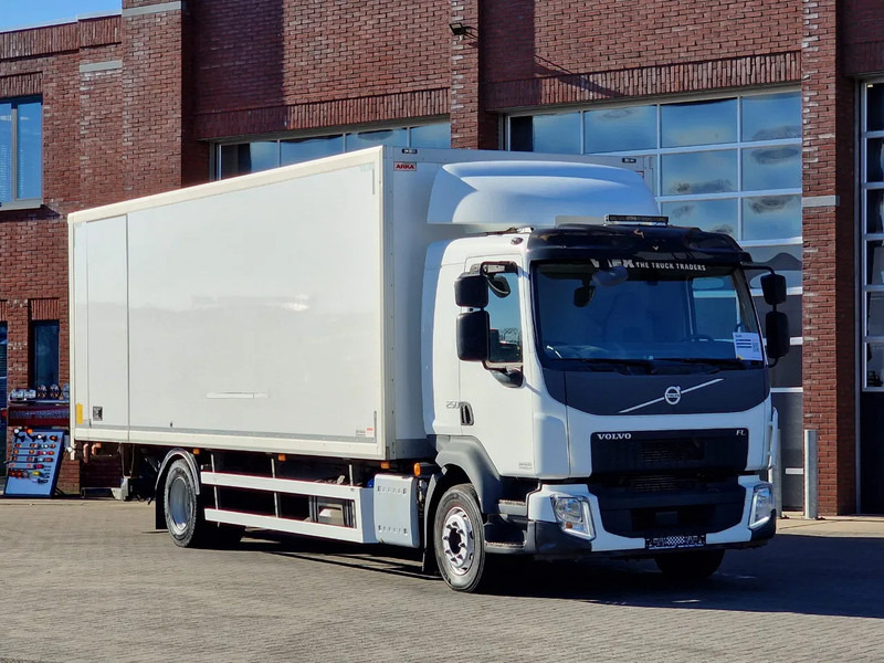 Volvo FL 250 4x2 Box truck, loading lift, 12T - Lastbil med skåp: bild 1 Volvo FL 250 4x2 Box truck, loading lift, 12T - Lastbil med skåp: bild 1