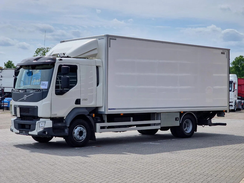 Volvo FL 250 Closed box - Loadlift - Automatic gearbox - Camera - Lastbil med skåp: bild 3 Volvo FL 250 Closed box - Loadlift - Automatic gearbox - Camera - Lastbil med skåp: bild 3