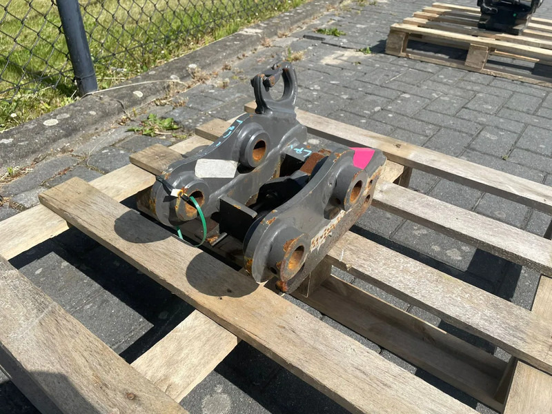 SMP S60 | HALF-AUTO QUICK COUPLER | SNELWISSEL | VOLVO EC18 - Hydraulisk sax för Byggmaskiner: bild 3 SMP S60 | HALF-AUTO QUICK COUPLER | SNELWISSEL | VOLVO EC18 - Hydraulisk sax för Byggmaskiner: bild 3