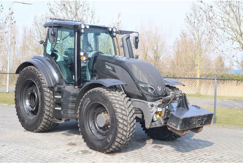 Valtra T234 D UNLIMITED | FRONT PTO | 53 KM/H | FULL OPTION - Traktor: bild 5 Valtra T234 D UNLIMITED | FRONT PTO | 53 KM/H | FULL OPTION - Traktor: bild 5
