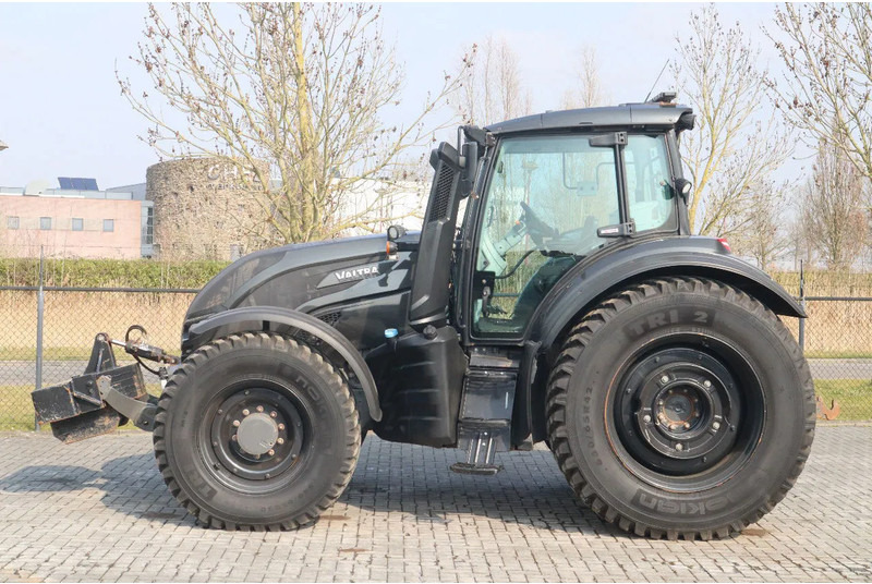 Valtra T234 D UNLIMITED | FRONT PTO | 53 KM/H | FULL OPTION - Traktor: bild 2 Valtra T234 D UNLIMITED | FRONT PTO | 53 KM/H | FULL OPTION - Traktor: bild 2