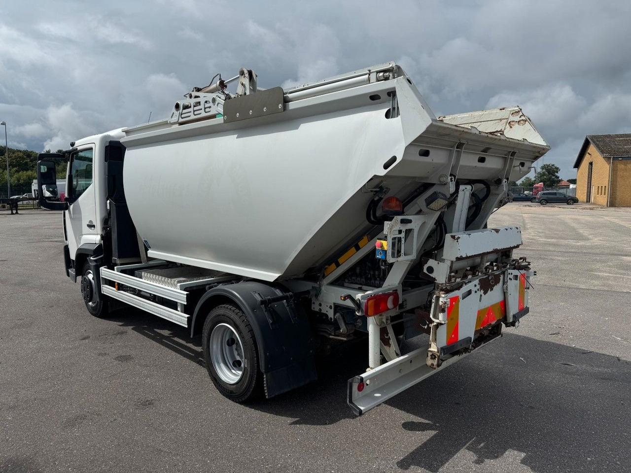 Renault D7.5 180 4x2 Semat/Techno Azimut 8 m3 Garbage - Sopbil: bild 4 Renault D7.5 180 4x2 Semat/Techno Azimut 8 m3 Garbage - Sopbil: bild 4