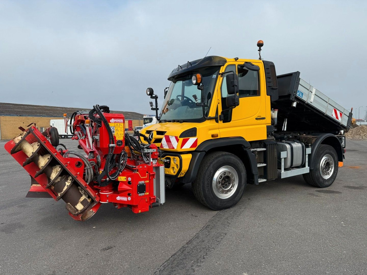 Unimog U427 4x4 Tipper / Kipper / Dücker Fräse BRS 15 - Tippbil lastbil: bild 1 Unimog U427 4x4 Tipper / Kipper / Dücker Fräse BRS 15 - Tippbil lastbil: bild 1