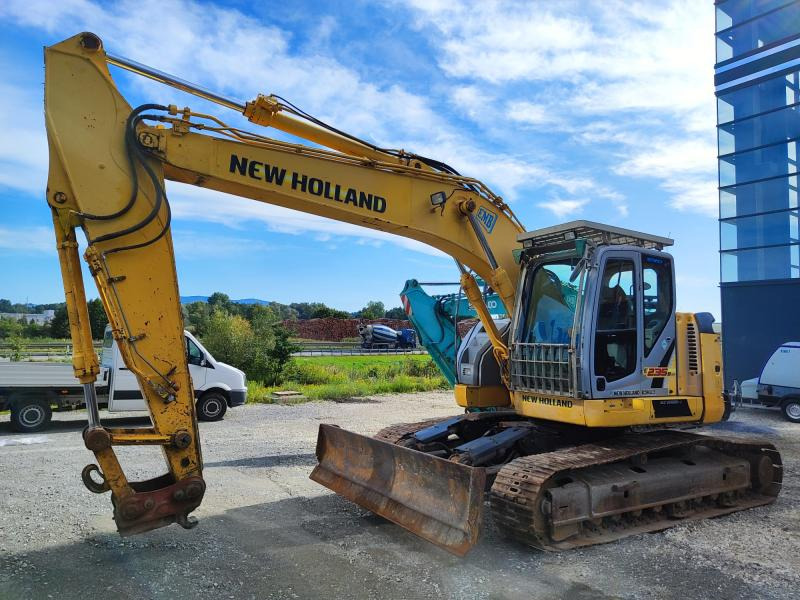 New Holland E235B SR-2 - Bandgrävare: bild 2 New Holland E235B SR-2 - Bandgrävare: bild 2