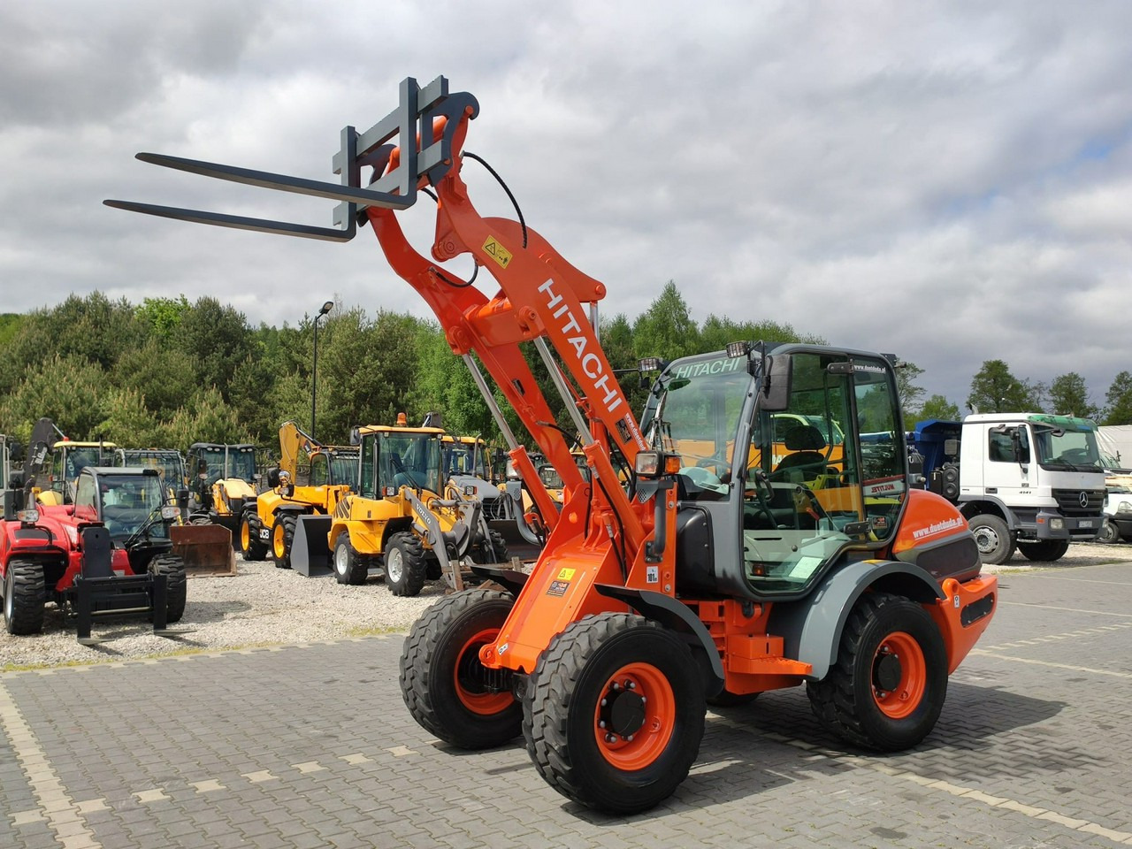 Hitachi ZW75 Wheel Loader Szybko-Złącze Widły Stan Bardzo Dobry - Hjullastare: bild 1 Hitachi ZW75 Wheel Loader Szybko-Złącze Widły Stan Bardzo Dobry - Hjullastare: bild 1