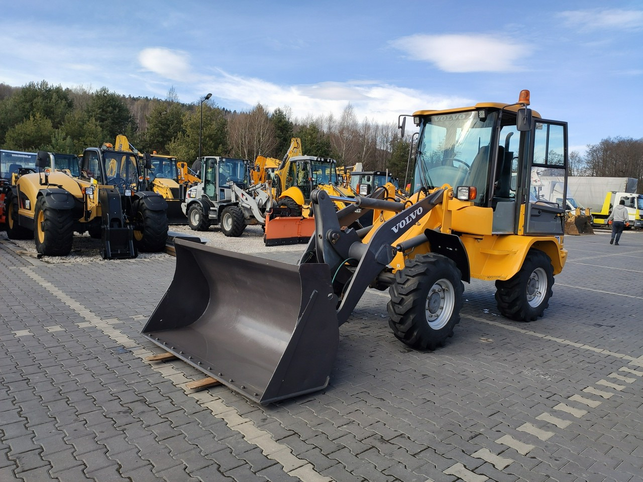 Volvo L30B Pro Unikat Stan Tylko 5380 mth - Hjullastare: bild 1 Volvo L30B Pro Unikat Stan Tylko 5380 mth - Hjullastare: bild 1