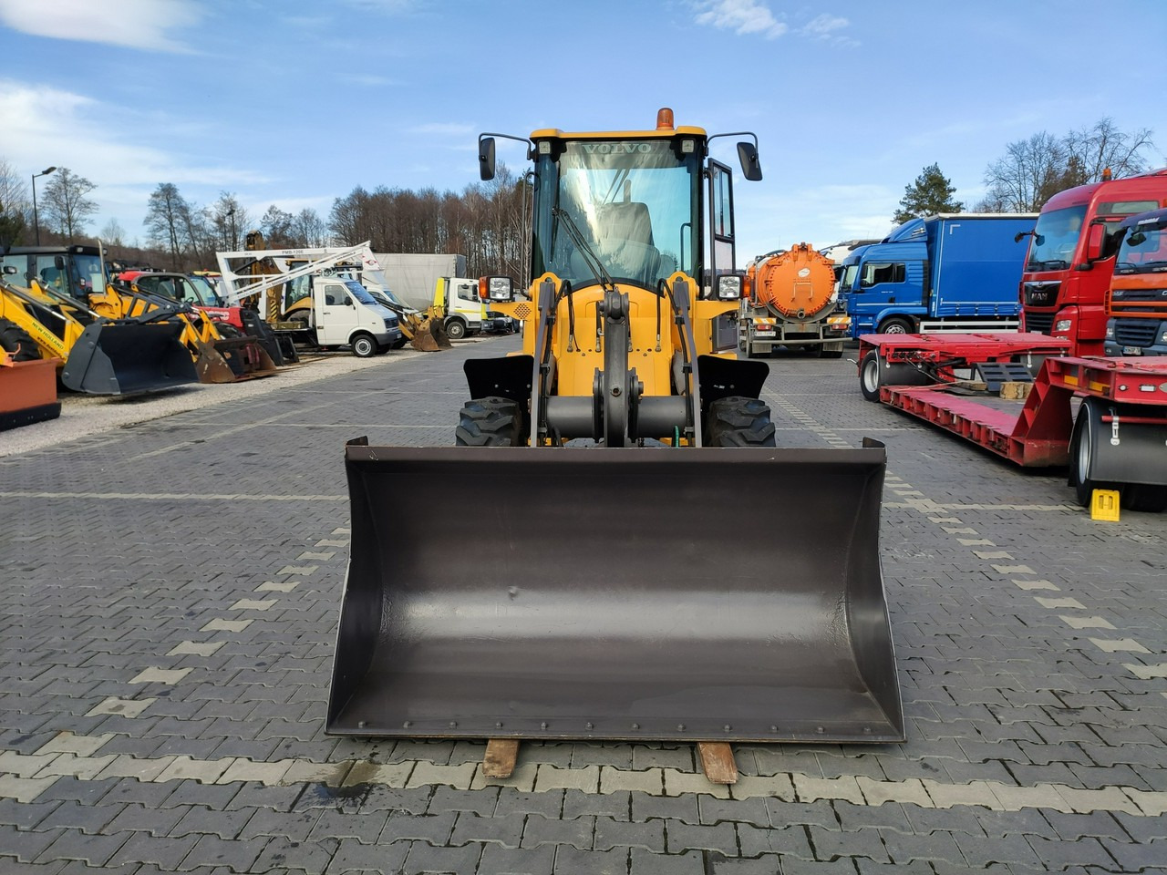 Volvo L30B Pro Unikat Stan Tylko 5380 mth - Hjullastare: bild 4 Volvo L30B Pro Unikat Stan Tylko 5380 mth - Hjullastare: bild 4