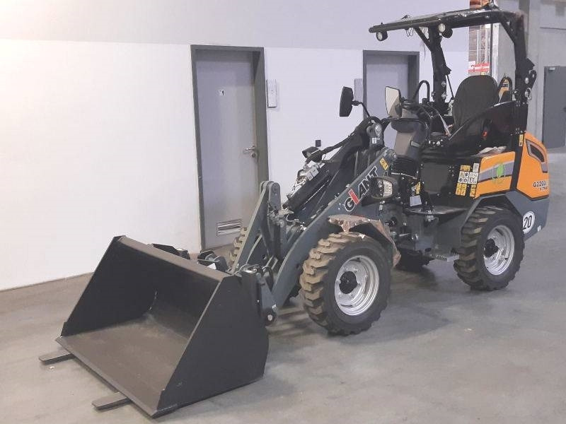 Giant G 2200 E X-Tra Elektro / electric - Kompaktlastare/ Slirstyrda lastare: bild 2 Giant G 2200 E X-Tra Elektro / electric - Kompaktlastare/ Slirstyrda lastare: bild 2